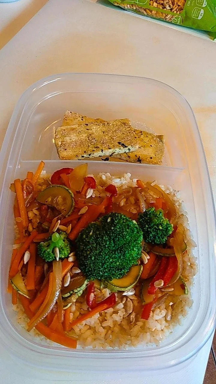 Vianda saludable de vegetales y arroz sin TACC